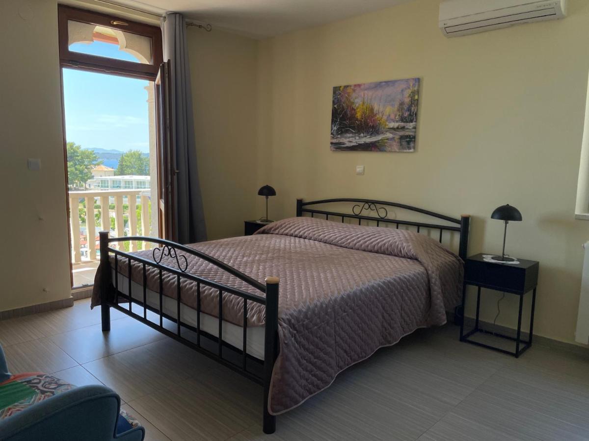 Apartments Villa Dinka Hvar Town Extérieur photo